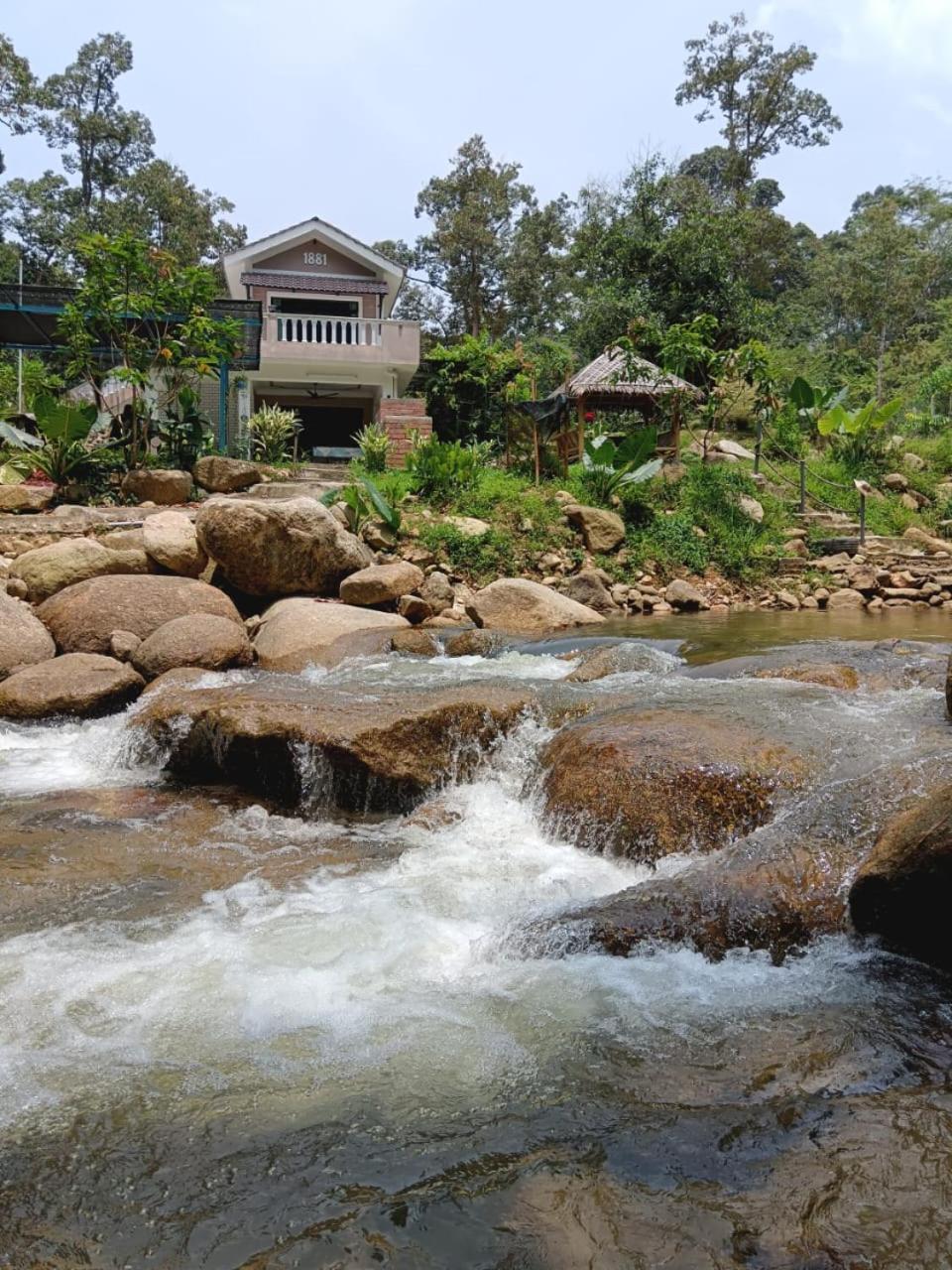 Dango1881Muslim Riverstay Padang Rengas Exterior foto